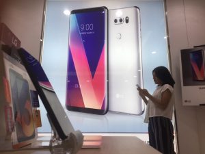 LG V30 PLUS Resmi Invasi Pasar Indonesia