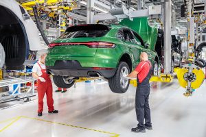 Porsche Mulai Produksi Model Macan Baru