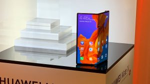 Huawei Mate X, Hp Terbaik Versi Media di MWC 2019