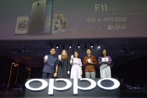 Ini Dia OPPO F11 Jewelry White Exclusive Bundling Package!