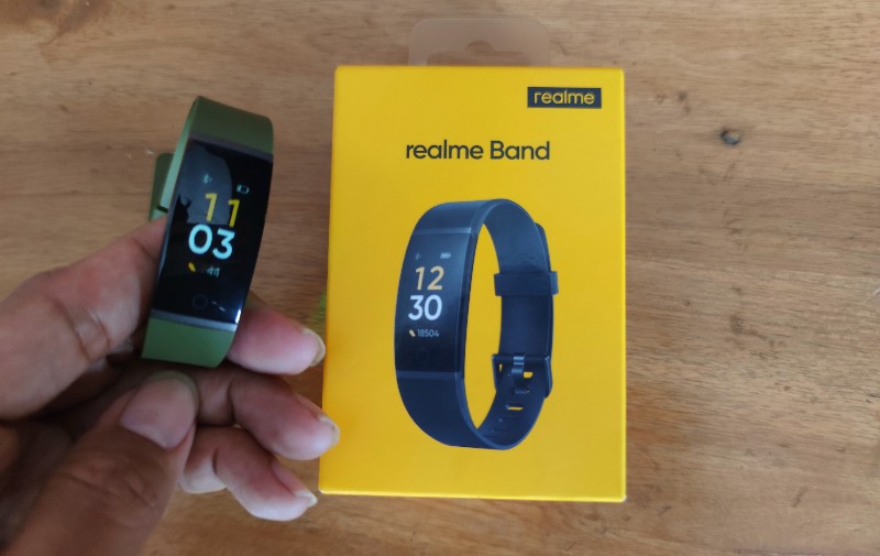 Duel Realme Band Vs Xiaomi Mi Band 4 Mana Yang Terbaik Hitekno Com