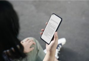 Cara Membaca yang Baik di Smartphone