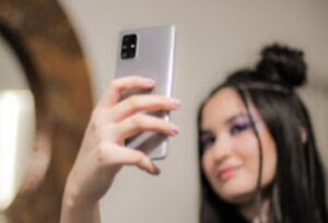 Tips Optimalkan Samsung Galaxy A71 ala Stephanie Poetri