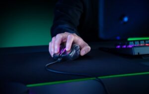 Razer Naga X, Mouse Gaming Ringan dan Powerful Buat MMO