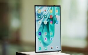 OPPO Gallery Hadirkan Smartphone Layar Gulung OPPO X 2021