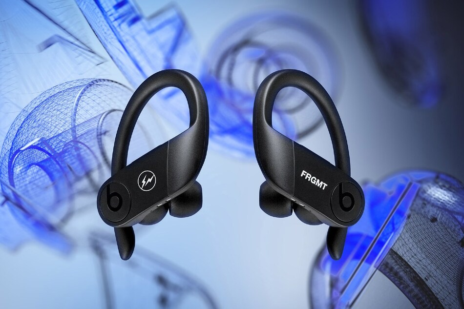 Apple X Fragment Design Rilis Powerbeats Pro Edisi Khusus 'Black-on-Black'