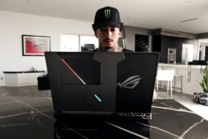 ASUS ROG Berkolaborasi dengan Skateboarder Dunia untuk ROG Strix Special Edition