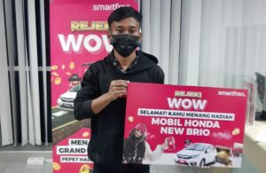 Smartfren Rejeki WOW: Buruh Dapat Hadiah Honda Brio