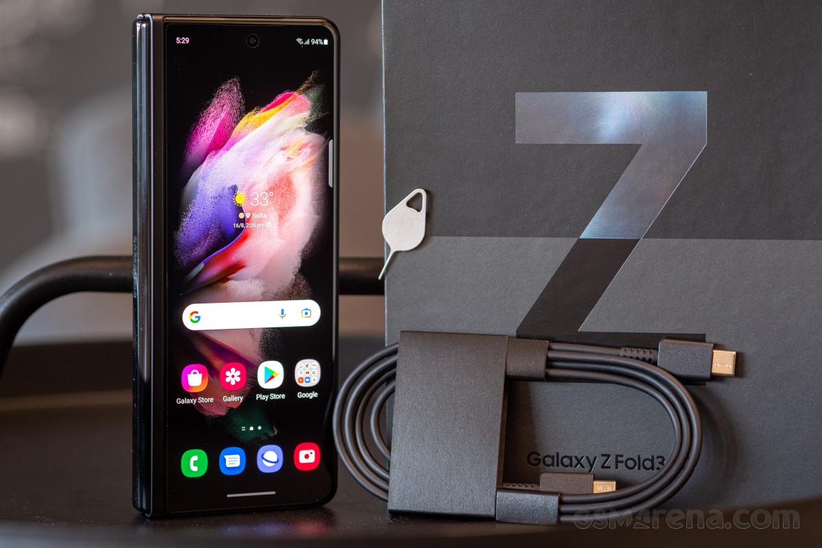 Spesifikasi & Harga Samsung Galaxy Z Fold 3: Unboxing