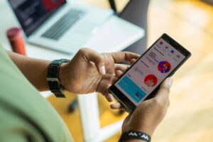 Rasakan Kemudahan Akses Beragam Layanan Perbankan Digital dengan Telkomsel REDI