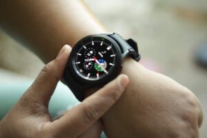 Review Samsung Galaxy Watch 4 Classic: Gengsi Tinggi