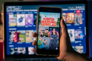 MAXstream Rilis “Cinta Warung Sebelah”, Seperti Apa Ceritanya?