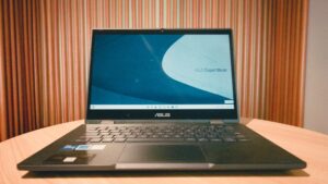 Review ASUS ExpertBook B3 Flip (B3402), Laptop Berbasis 4G LTE