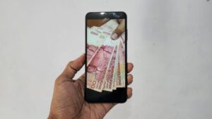 Cari Cuan Hanya Bermodalkan HP dan Layanan Data, Caranya?