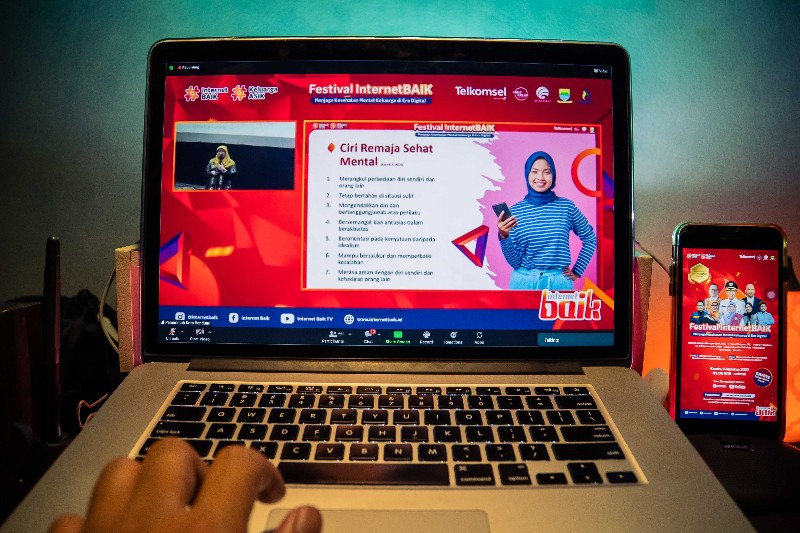 Telkomsel Gelar Awarding InternetBAIK Heroes