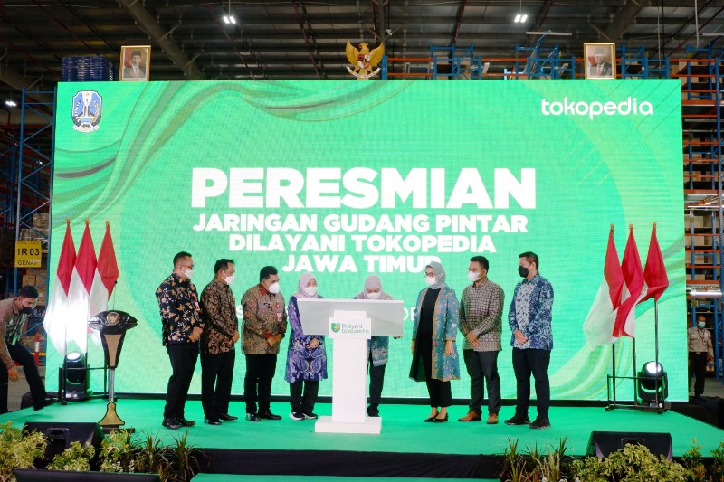 Gubernur Jatim Resmikan Gudang Pintar ‘Dilayani Tokopedia’ Osowilangun 