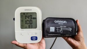 Review Omron HEM 7156T: Blood Pressure Monitor Pintar