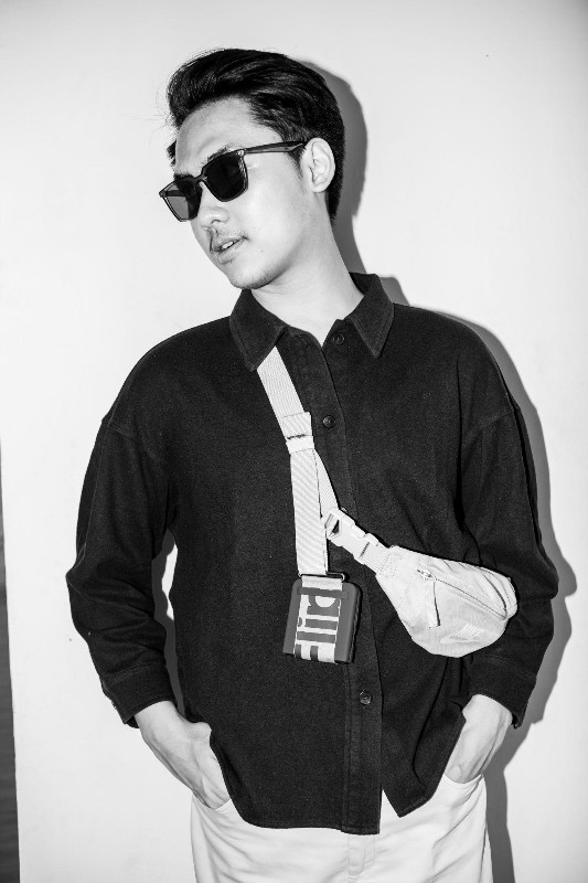 Abadikan keseruan berburu kuliner di tengah konser dengan kamera Galaxy Z Flip4 5G 