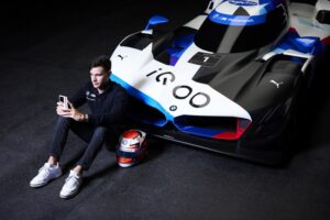 Hyper Car Terbaru M Hybrid V8, Kolaborasi iQOO dan BMW