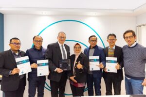 XL Axiata Terima Trofi Opensignal Awards