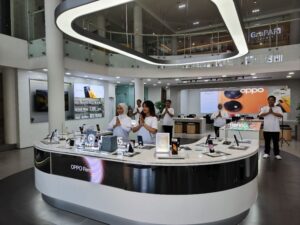 OPPO Hadirkan eXperience Store Terbesar di Malang untuk Dukung Lokomotif Digital