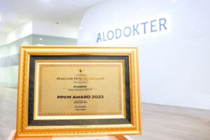 Alodokter Terima PPKM Award 2023 dari Kemenkes untuk Kontribusi Penanggulangan Pandemi