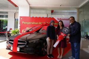 Ibu Rumah Tangga Asal Semarang Bawa Pulang MobilÂ  Mercedes-Benz C200