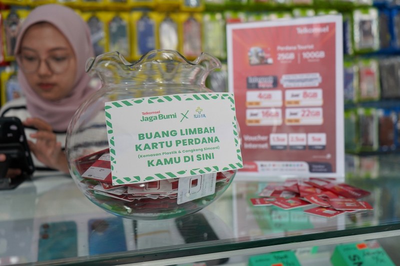 Telkomsel dan PlusTik Gelar Beach Clean Up di Tiga Pantai Labuan Bajo untuk Mendorong Kesadaran Lingkungan