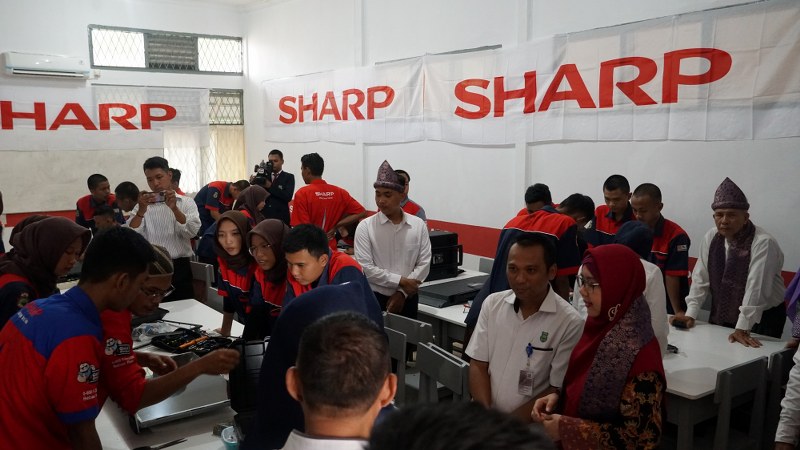 Sharp tingkatkan daya serap tenaga kerja lulusan SMK melalui program Sharp Class