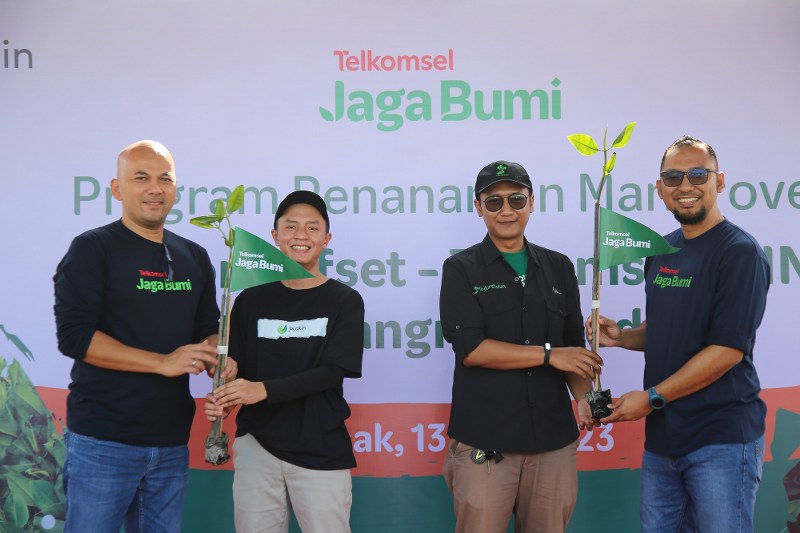 Telkomsel dan Jejak.in Kolaborasi Tanam 15.060 Pohon Mangrove dalam Program Telkomsel Jaga Bumi