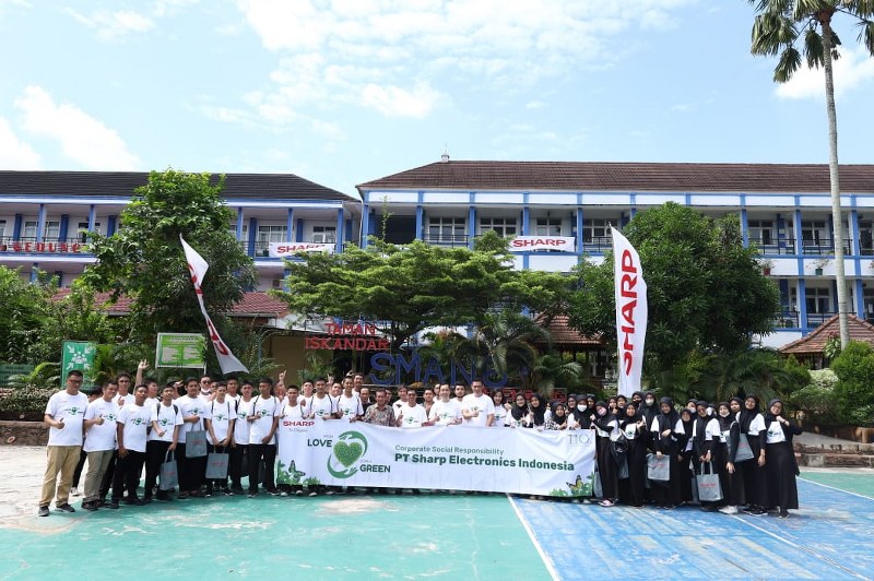 Program Sharp Ecobition Workshop: Mengubah Limbah Plastik Menjadi Barang Bernilai di Palembang