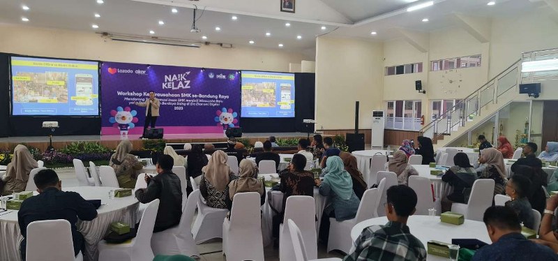 Pelatihan Naik KeLaz: Mempersiapkan Guru SMK untuk Kewirausahaan Digital di Indonesia