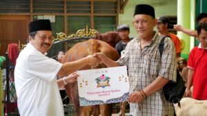 Smartfren Salurkan Hewan Kurban untuk Memperingati Idul Adha 1444 H