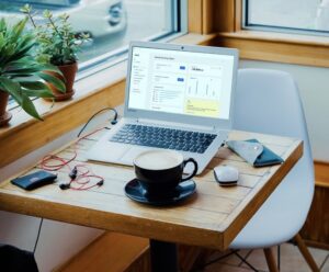 Deel memperluas kehadirannya di Indonesia, menyederhanakan HR untuk tim global