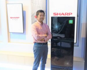 Sharp Indonesia Capai Prestasi Produksi Lemari Es ke-25 Juta Unit