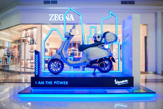 Vespa, Merek Premium Lifestyle yang Digemari Lintas Generasi Melalui Vespa Elettrica!