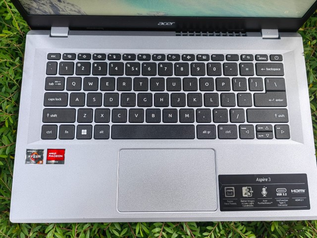 Review Laptop Acer Aspire 3 AMD Ryzen 3 7320U, Cocok Buat Pelajar!