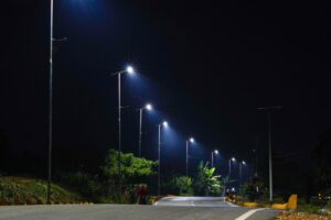 Signify Pasang Lampu Jalan Tenaga Surya di Jalan Aek Natolu Kabupaten Toba