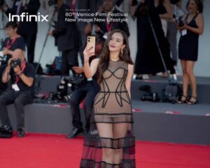 Bersama Infinix, Beby Tsabina Tampil Penuh Pesona di Red Carpet VIFF 2023