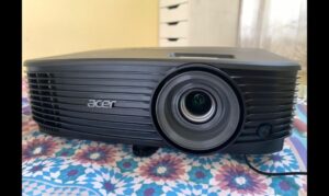 Review Projector Acer BS-321: Desain Kalem, Performa Bikin Kesengsem