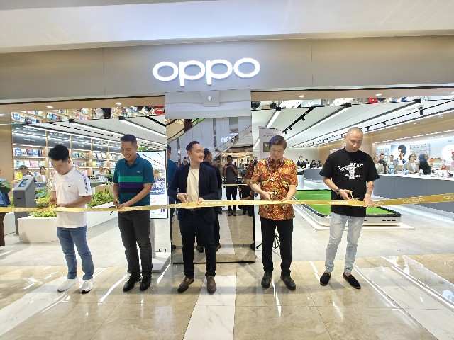 OPPO Hadirkan Experience & Service Store Terbesar Berkonsep Bandara di Delipark Medan