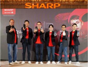 Sharp Boyong AQUOS R8s Pro – Masuk Pasar Smartphone Indonesia