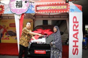 Sharp Indonesia Serahkan Hadiah 2 Unit Mobil Kepada Pemenang Undian Sharp Spektakuler