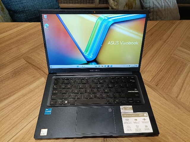 Vivobook 14 (A1404), Laptop Entry-Level Paling Tangguh