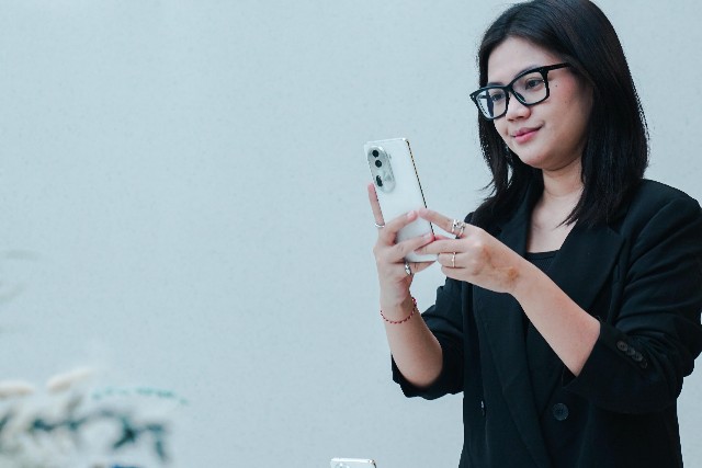 OPPO Reno11 Series, Smartphone Elegan dengan Fitur Penguat Sinyal Pertama di Indonesia