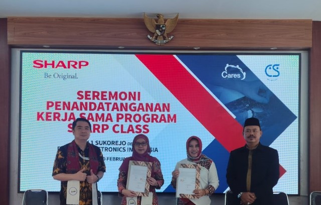 Sharp Indonesia Dukung Upaya Pemerintah: Program Sharp Class di SMKN 1 Sukorejo