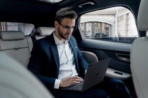 ASUS ExpertBook B9 OLED (B9403): Laptop Bisnis 14-inci Terbaik untuk Para Eksekutif