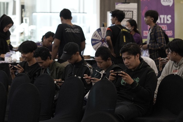 Mengguncang Kota Surabaya! AXIS Esports Labs Memantik Semangat Juara ...