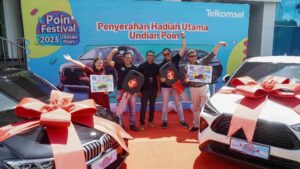 20 Tahun Loyalis Telkomsel: Kezia Natalia Holid Boyong BMW dalam Program Undian Poin Festival 2023