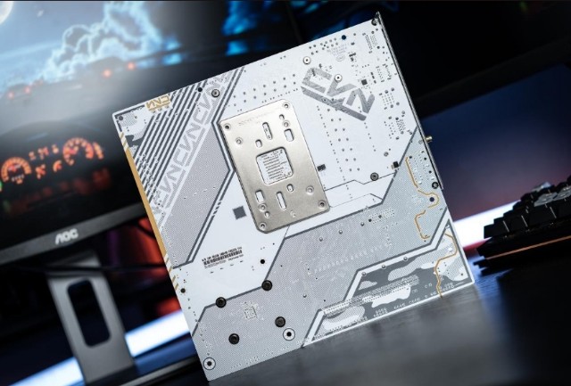 COLORFUL Hadirkan Motherboard CVN B650M Gaming Frozen untuk Prosesor AMD Ryzen 800 Series